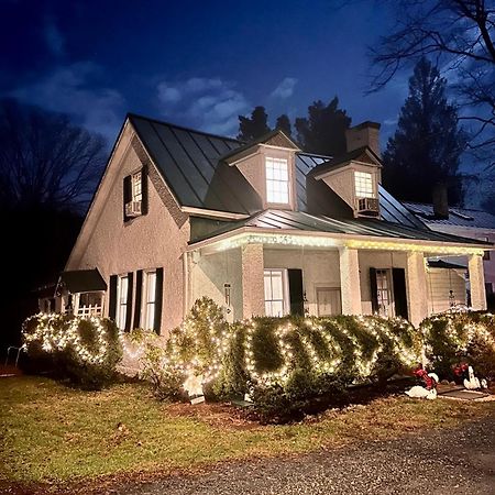 Across The Inn Entire Colonial House With Lovely Porch & Extremely Fast Wi-Fi Washington Zewnętrze zdjęcie